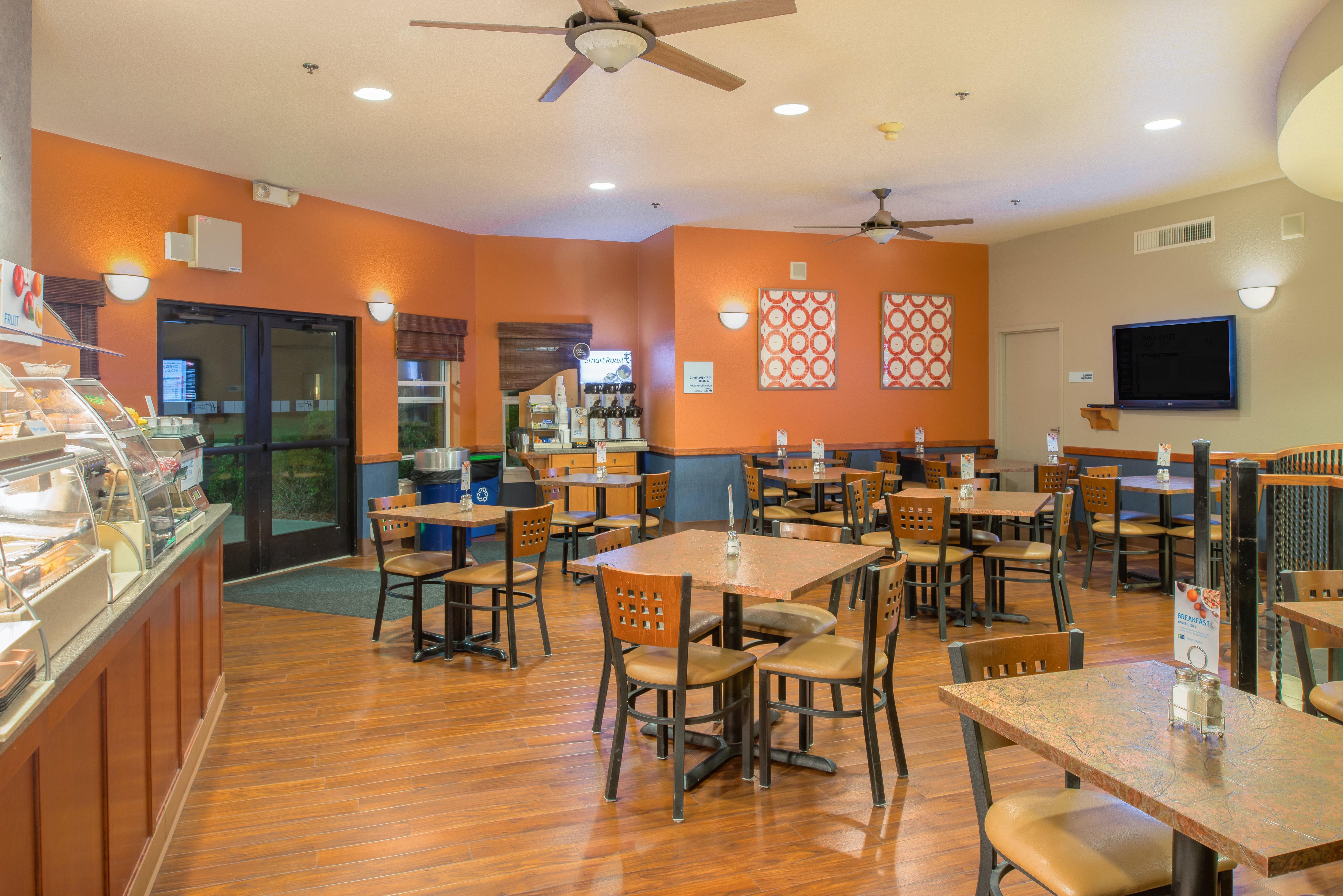 Holiday Inn Express Hotel & Suites Arcata/Eureka-Airport Area By Ihg Мак-Кинливилл Экстерьер фото