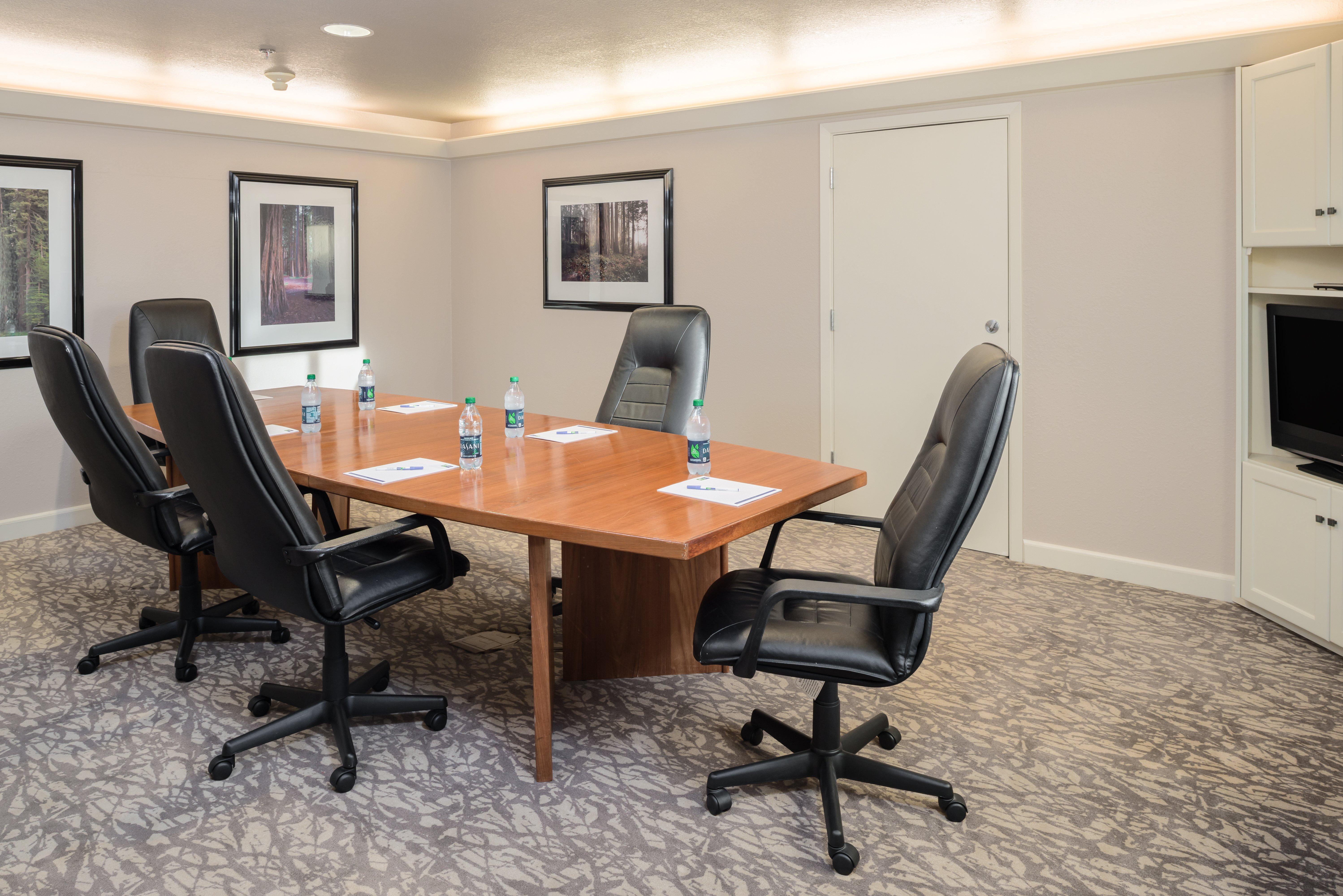 Holiday Inn Express Hotel & Suites Arcata/Eureka-Airport Area By Ihg Мак-Кинливилл Экстерьер фото